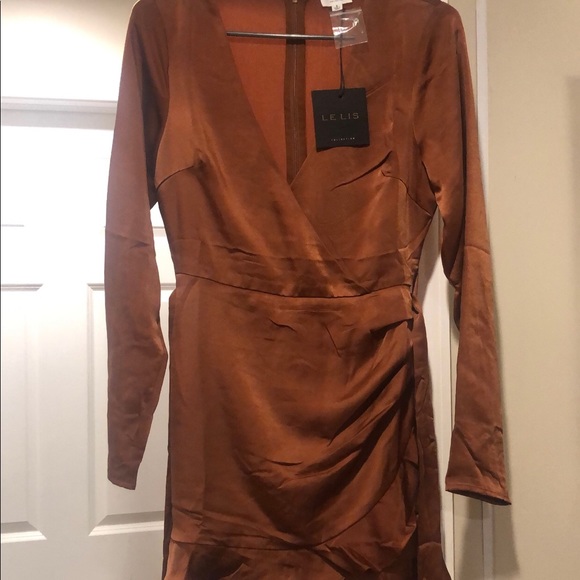 BEAUTIFUL Brown tie romper! Size small BNWT - Picture 3 of 4